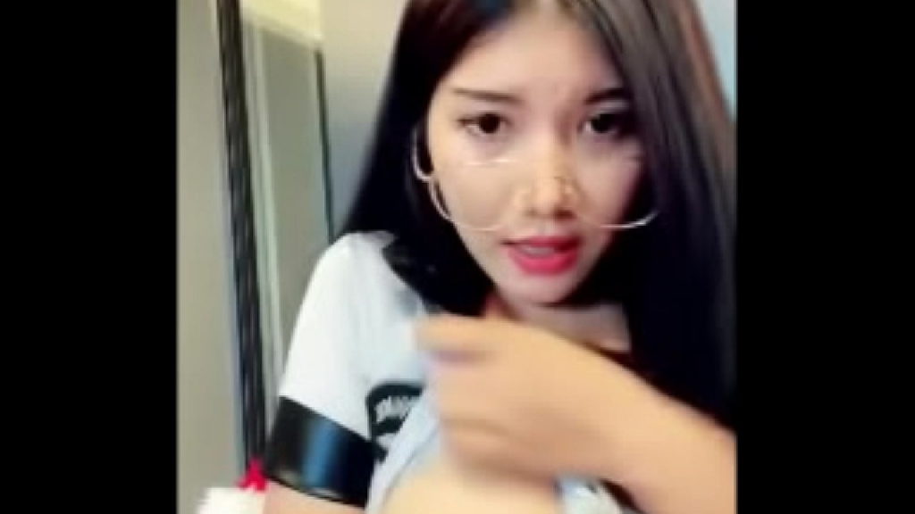 หลุดสาวน่ารักโคตร เปิดกล้องโชว์นมให้แฟนดูตอนไม่อยู่ด้วยกัน พอเลิกกันไอ้แฟนมันก็เลยเอามาปล่อยให้คนอื่นดูด้วย