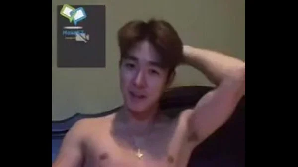 คลิปโป๊ดาราเกาหลี หลุดหนุ่มเกย์เกาหลีน่าตาคล้าย ซอฮาจูน กำลังโชว์เสียวโชว์ควยใหญ่เกย์หล่อหุ่นดีเกย์ไ