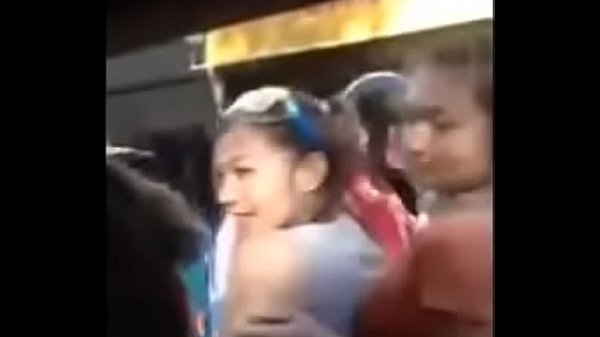 หลุดสงกรานต์XXXล้วงหีจับนมกันเละเทะ เห็นแล้วอยากไปร่วมด้วยเลย