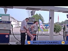 หนังxฝรั่ง เจ้าของปั้มน้ำมัน ยืนให้พนักงานเย็ดที่หน้าร้าน ล่อกันกลางแจ้งแบบไม่อายใคร