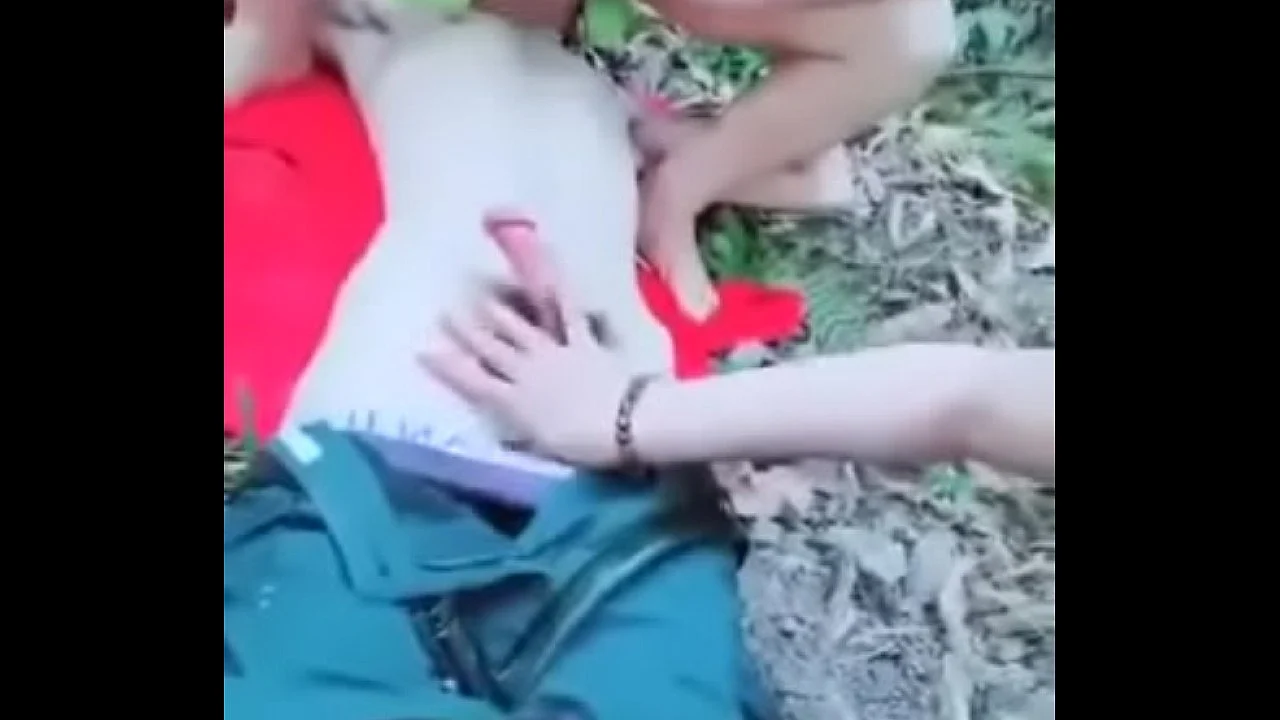 สุดๆแล้วในชีวิต รุ่มใหญ่เย็ดกันในป่าข้างทาง เย็ดท่าหมาเสียวหีร้องครางลั่น