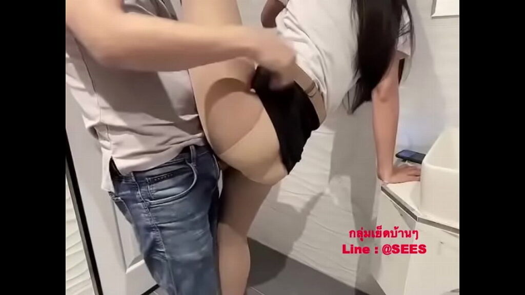คลิปหลุด ขึ้นครู ครูเทคนิดพานักศึกษาชายเข้ามารูดเย็ดกันถ่ายคลิปฉาวว่อนโรงเรียน