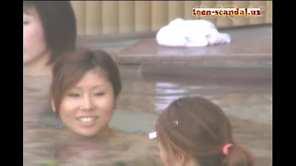 แอบถ่ายสาวญี่ปุ่นลงเล่นน้ำพุร้อน บ่อสำหรับผู้หญิงไม่ได้เห็นแค่คนเดียว