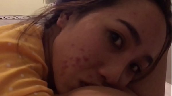 คลิปหลุดline สาวไทยทางบ้านเงี่ยนจนสิวเต็มหน้าxxxใช้แฟนเลียไปมองกล้องไป