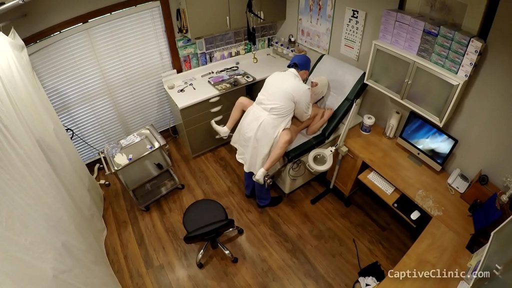 porn h ส่องจากกล้องวงจรปิดในห้องตรวจของหมอ จับขนไข้บาดเจ็บสาหัสเย็ดคาเตียง