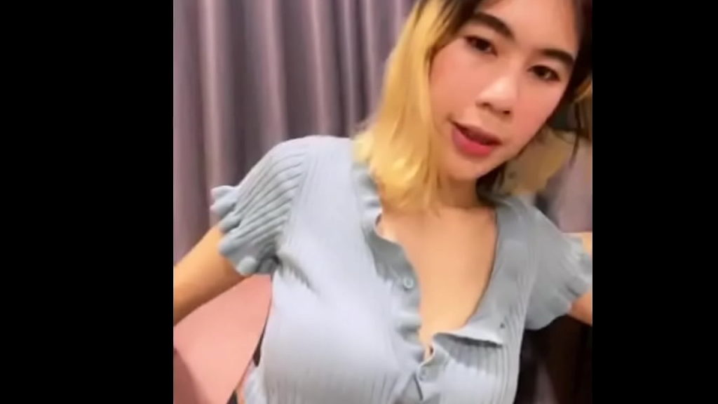 คลิปหลุด TikTok18+ น้องปันโชว์ของเด็ดในห้องน้ำ เล่นเสียวกับขวดโรออน น่ารักน่าเย็ด
