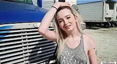 Xxxporn เจอสาวแจ่มกำลังหลงทาง Lexi เธอกำลังรถเดินทาง และได้มาเจอกับหนุ่มรถสิบล้อขอให้เธออมควยให้ และจพพาไปส่งที่ที่ต้องการ Blowjob