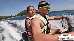 หนังโป๊ฝรั่งเย็ดสาวไทย รับงานไซด์ไลน์กับนักท่องเที่ยว แล้วเช่าเจ็ทสกีขับไปโม้คควยกันกลางทะเล