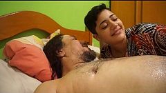 ดูคลิปหลุด18+ สตรีมเมอร์หนุ่มใหญ่ฟันหล๋อ ให้สาวอวบที่เป็นทอมอ้วน มาบริการนวดกระปู๋