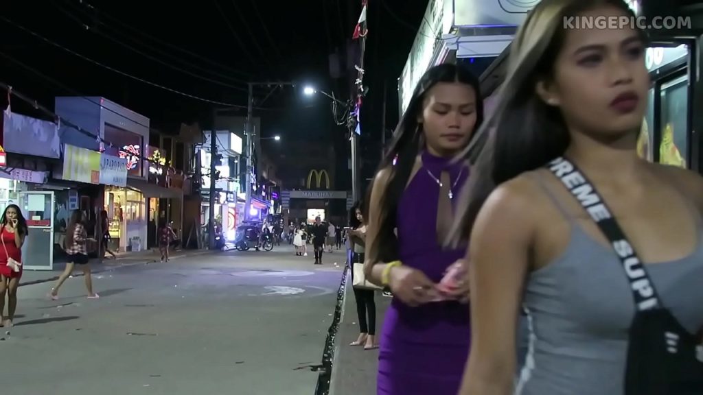 คิดถึงบรรยากาศเดินเที่ยวกระหรี่ที่พัทยา เอาคลิปย้อนเวลามาให้ดู ให้หายคิดถึง