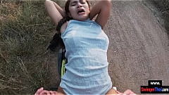 เย็ดบนรถแต่เป็นมอเตอร์ไซด์ฝรั่งเงี่ยนควยชวนเมียคนไทยขี่มอเตอร์ไซด์เข้าป่าจอดเอากันริมทาง