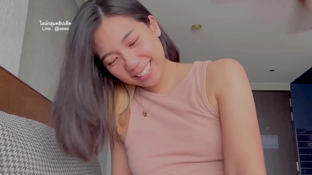 อย่างเด็ดน้องมิ้ลกี้ นั้งเอาหีบดควยไปมาxxxได้เสียวถึงไป ขย่มควยไปเย็ดไปโครตได้อารมย์