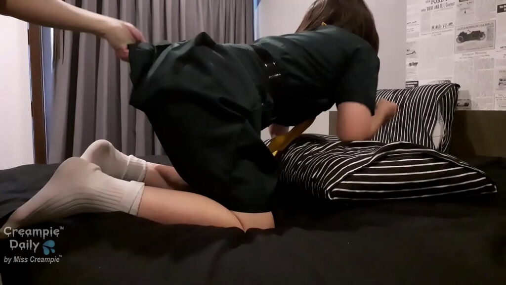 VK onlyfans นักเรียนไทยหาของxxxบาเตียง โดนแฟนตั้งกล้องเข้าข้างหลัง มุดกระโปรงไปเลียหี จับน้องปี้คาชุดเนตรนารี