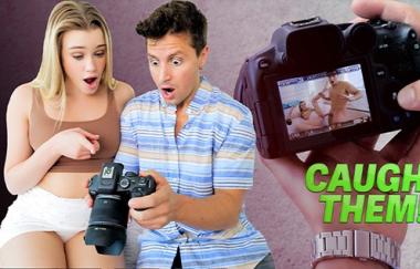Babysitters Sex Tape ทดลองกล้องใหม่ ถ่ายคลิปเย็ดกับพี่สาว แต่ว่า…อ๊าว พ่อมาช่วยเอาอีกคน