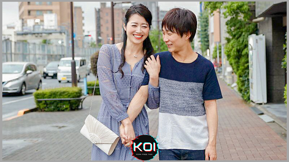 JUL-705 ของขวัญวันรับปริญญาของหนุ่มหน้าจืด จากแม่เลี้ยงที่หมอบให้ หลังจากจบพิธีการ